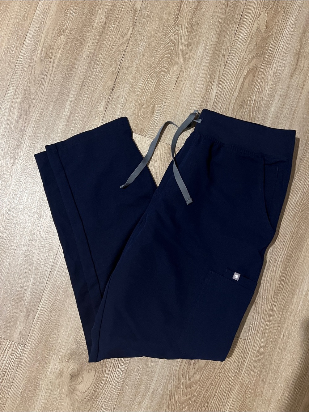 Figs women’s Navy yola straight leg scrub Pants